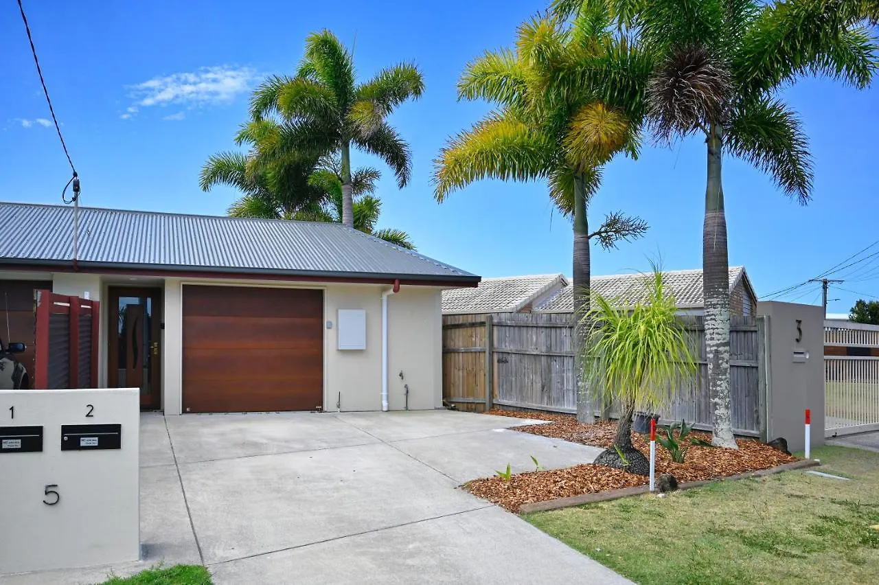 Stylish Beach Side Gem - Pool, Beach Zg7 Kawana Waters 0*,
